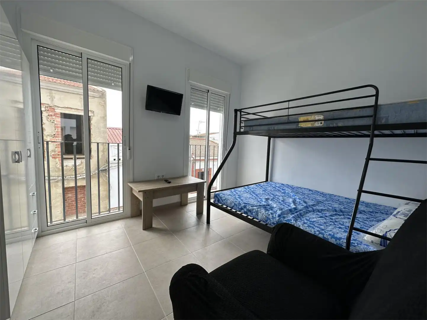 Dormitori de Casa adosada per a compartir en Rociana del Condado amb Terrassa, Moblat i Forn