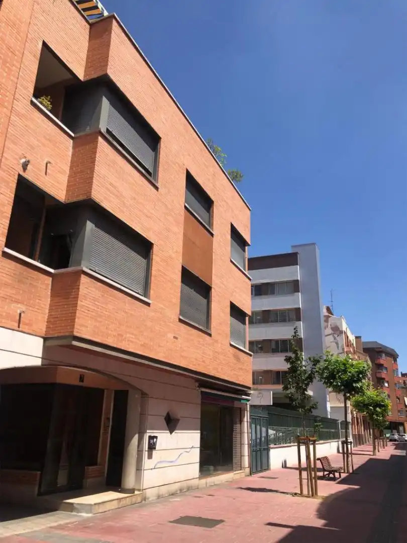 Garatge de lloguer a Avenida Madrid, Polígono San Cristóbal