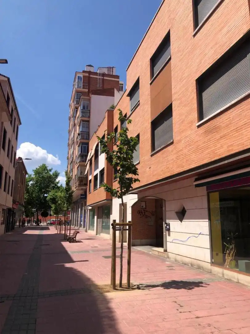 Garatge de lloguer a Avenida Madrid, Polígono San Cristóbal