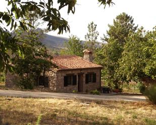 Vista exterior de Finca rústica de lloguer en Valencia de Alcántara amb Aire condicionat, Terrassa i Piscina