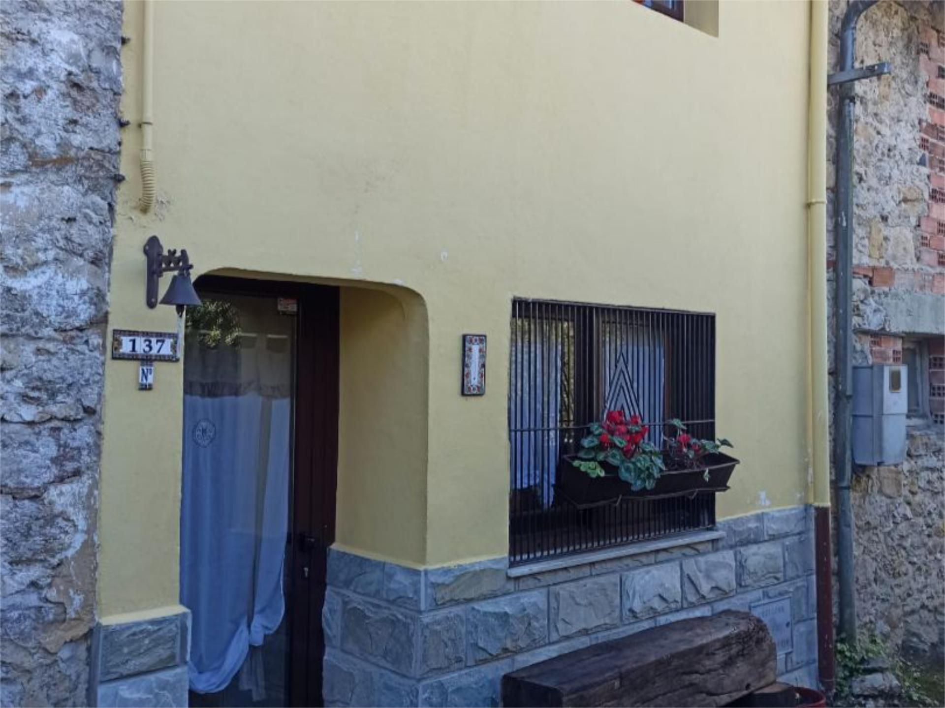 Vista exterior de Casa adosada en venda en Nava amb Calefacció, Moblat i Aparcament comunitari