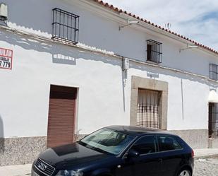 Vista exterior de Casa adosada en venda en Valle de la Serena amb Terrassa