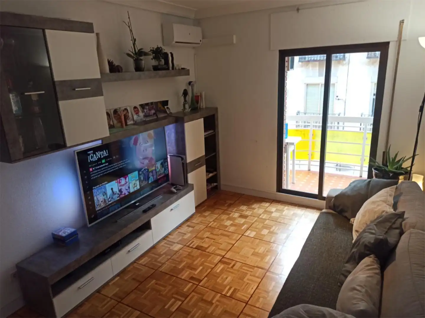 Sala de estar de Piso para compartir en Madrid con Aire acondicionado, Calefacción y Parquet