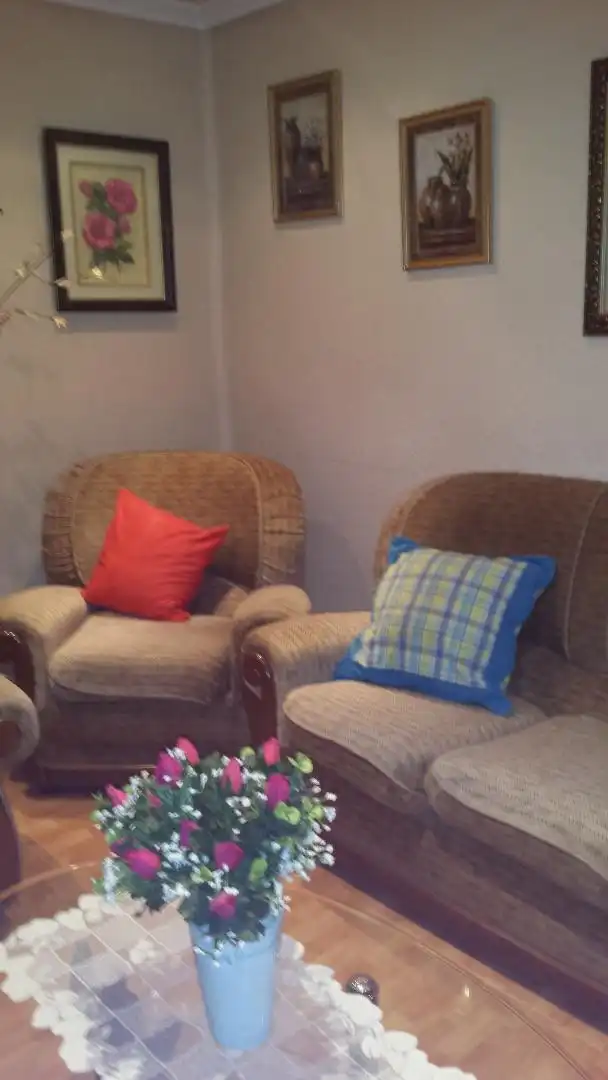 Sala de estar de Piso en venta en  Pamplona / Iruña con Calefacción, Jardín privado y Amueblado