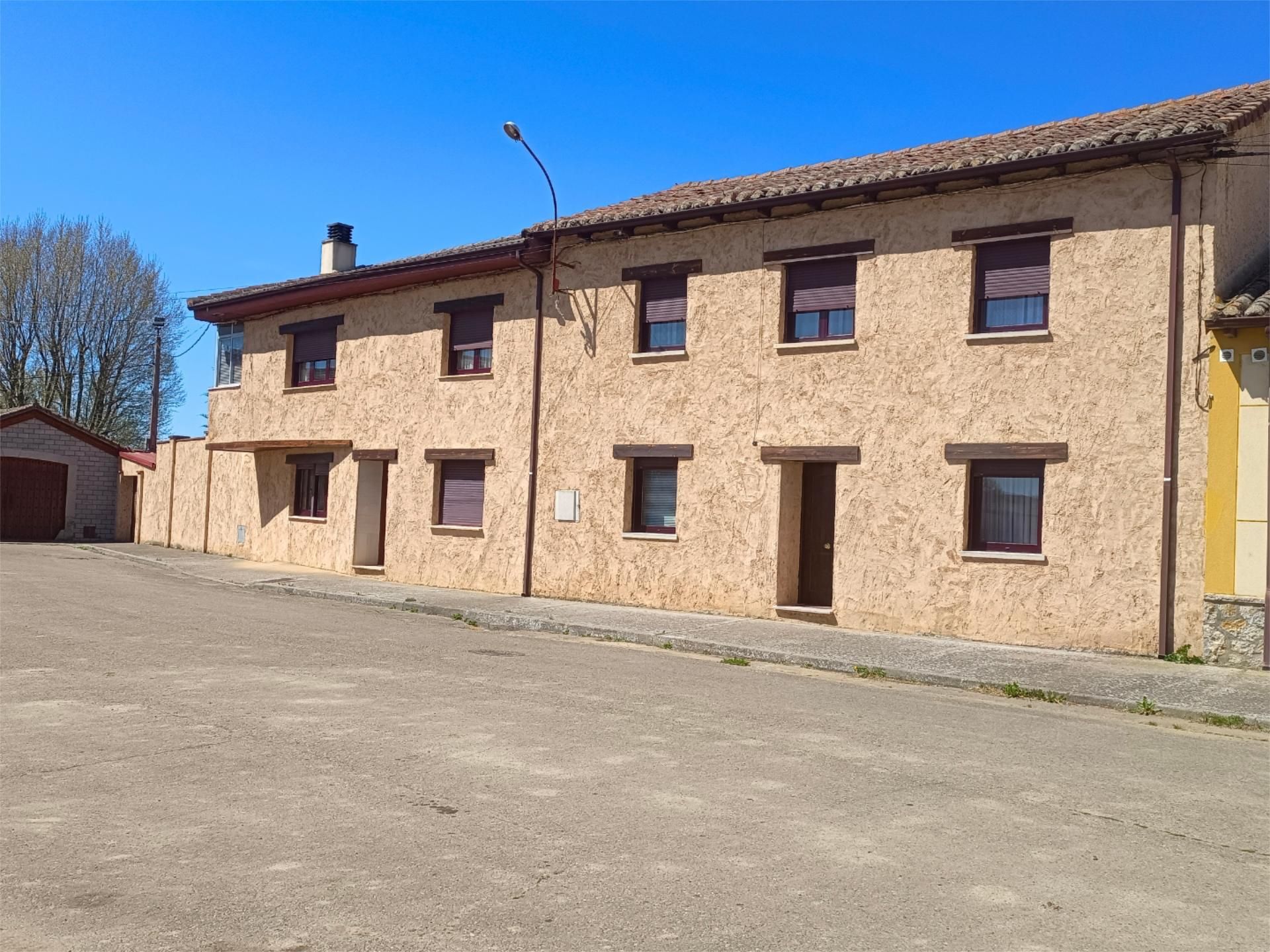 Vista exterior de Casa o xalet en venda en Mansilla Mayor amb Terrassa i Balcó