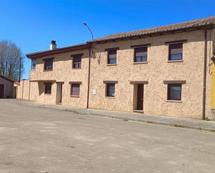 Vista exterior de Casa o xalet en venda en Mansilla Mayor amb Calefacció, Jardí privat i Parquet