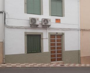 Vista exterior de Casa adosada en venda en Villacarrillo amb Aire condicionat