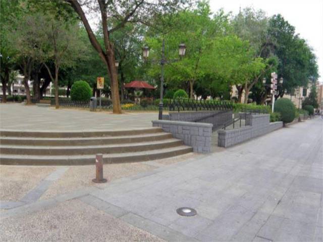 Garaje en Alquiler en Paseo del Prado, 2 en La Morería