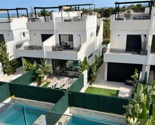 Vista exterior de Casa o xalet de lloguer en Los Alcázares amb Aire condicionat, Terrassa i Piscina