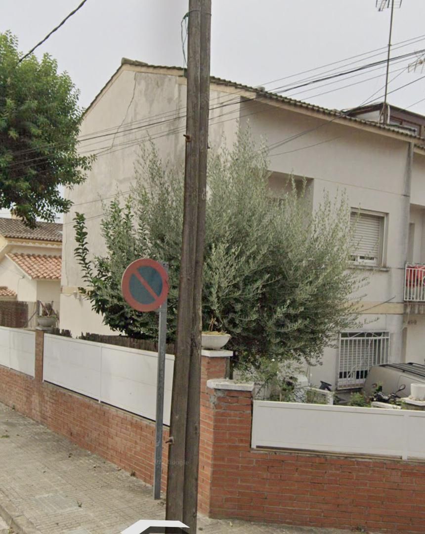 Exterior view of Single-family semi-detached for sale in Parets del Vallès  with Air Conditioner, Heating and Private garden