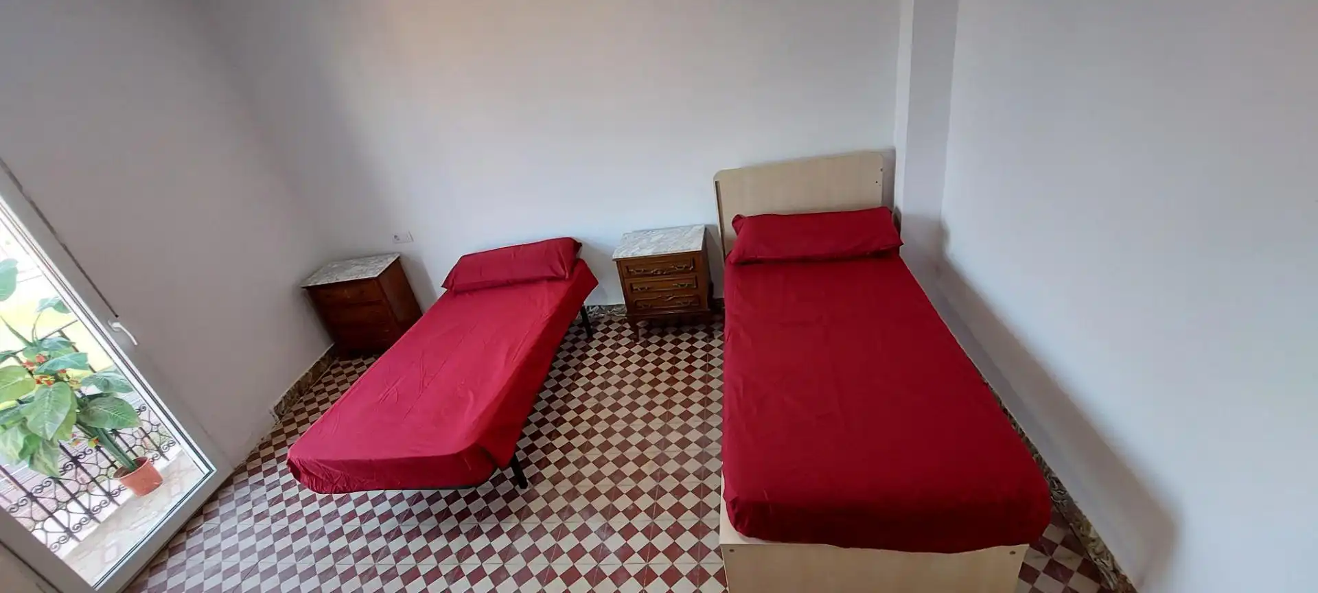 Room in Plaça del Cronista Chabret, 28, Centro - El Castillo Bedroom of Apartments for share in Sagunto / Sagunt with Terrace, Washing machine and Microwave