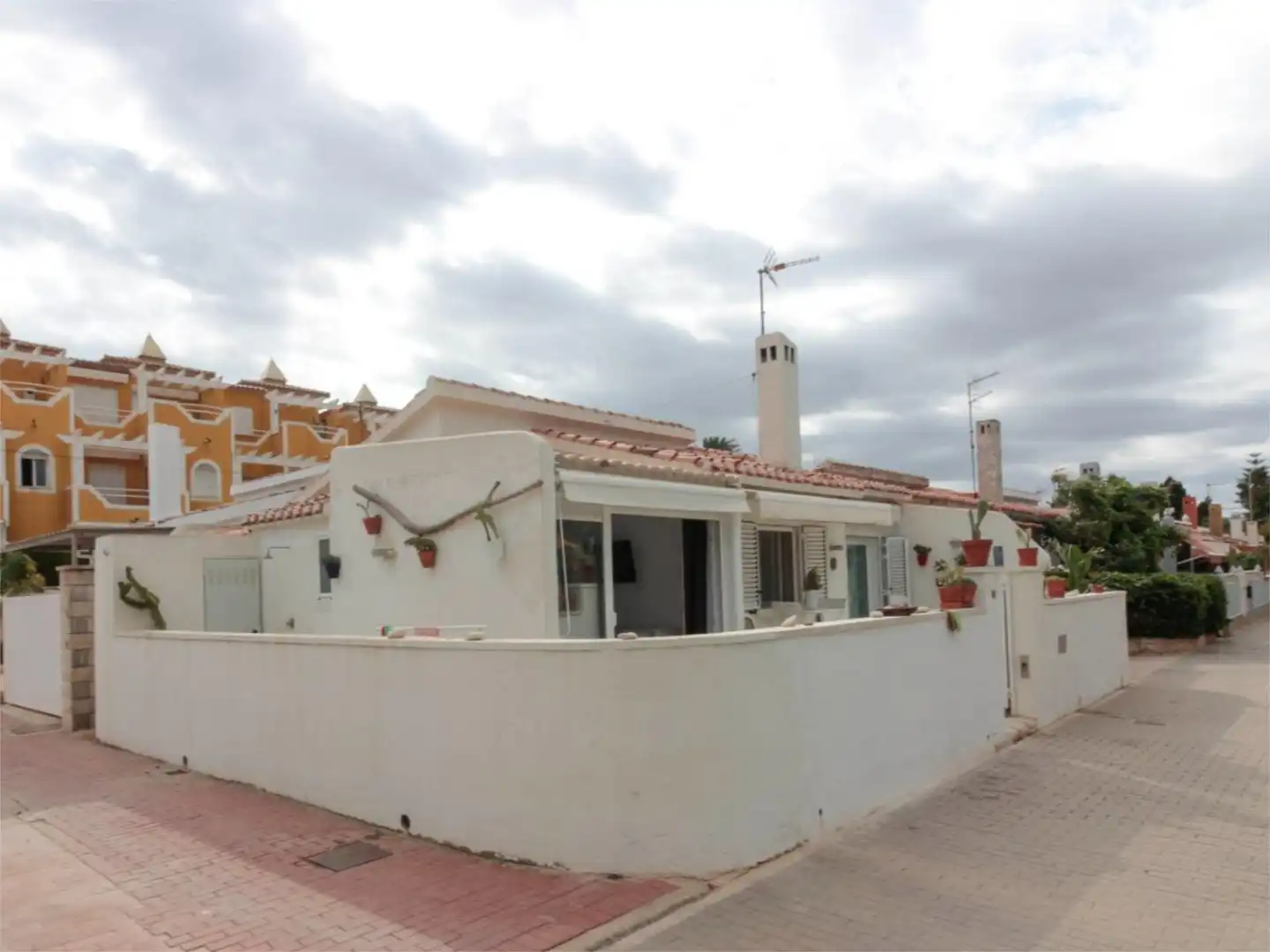 Vista exterior de Casa adosada de alquiler en Els Poblets con Aire acondicionado, Calefacción y Terraza