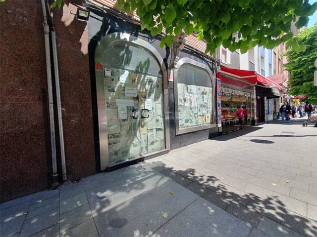 Local comercial en Alquiler en Calle Juan Alvargonzález, 65 en Llano