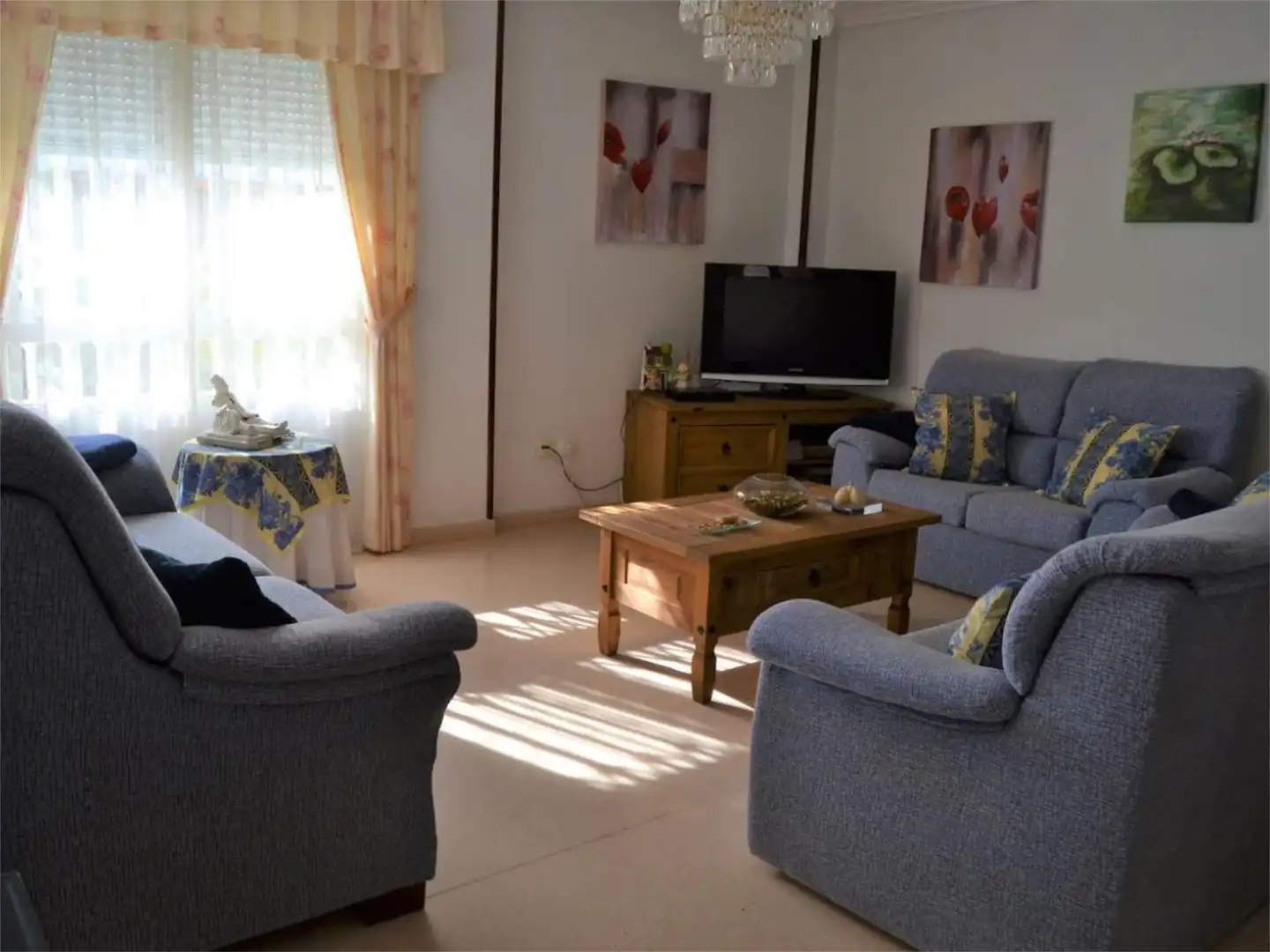 Casa adosada en venda a Calle Elda, 91, Playa Tamarit - Playa Lissa Sala d'estar de Casa adosada en venda en Santa Pola amb Aire condicionat i Balcó