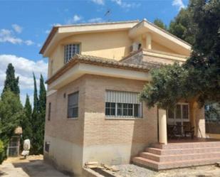 Vista exterior de Casa o xalet en venda en Riba-roja de Túria amb Aire condicionat, Terrassa i Piscina