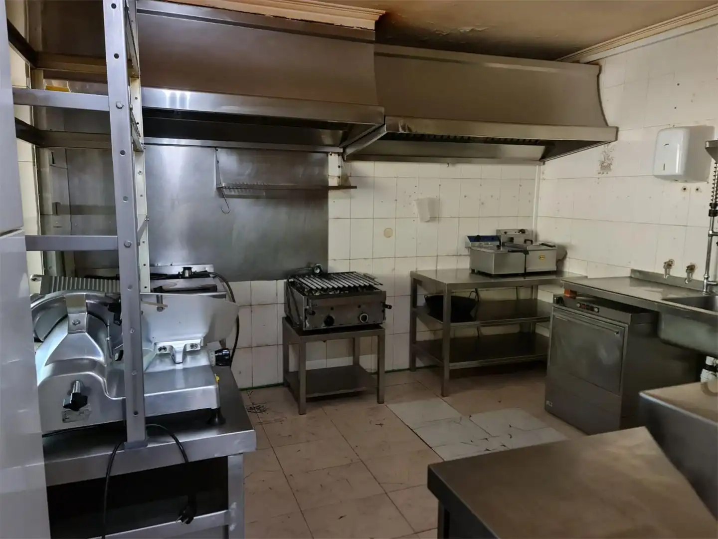 Geschaftsraum zum Verkauf in Travesía Asturias, 3, La Pola de Gordón Küche von Geschaftsraum zum Verkauf in La Pola de Gordón mit Heizung und Möbliert