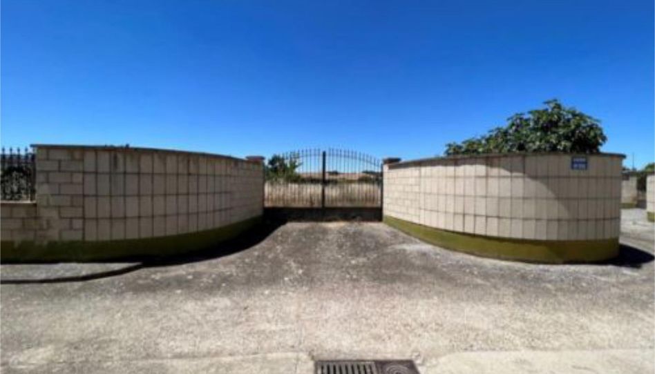 Terreno en venta en Avenida Quinto Centenario, 10, Perales, Palencia - imagen 1 Foto 1 de Terreno en venta en Avenida Quinto Centenario, 10, Perales, Palencia