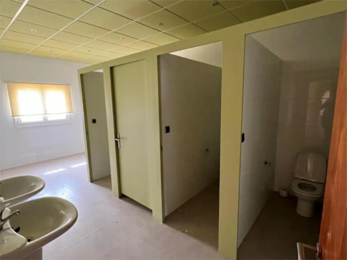 Büro zur Miete in Preixens Badezimmer von Büro zur Miete in Preixens
