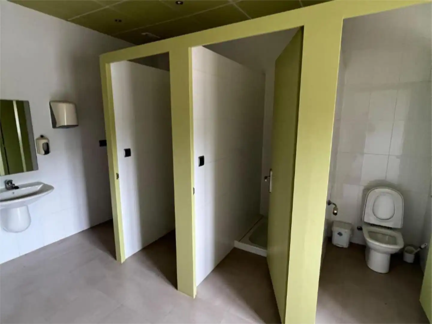 Büro zur Miete in Preixens Badezimmer von Büro zur Miete in Preixens