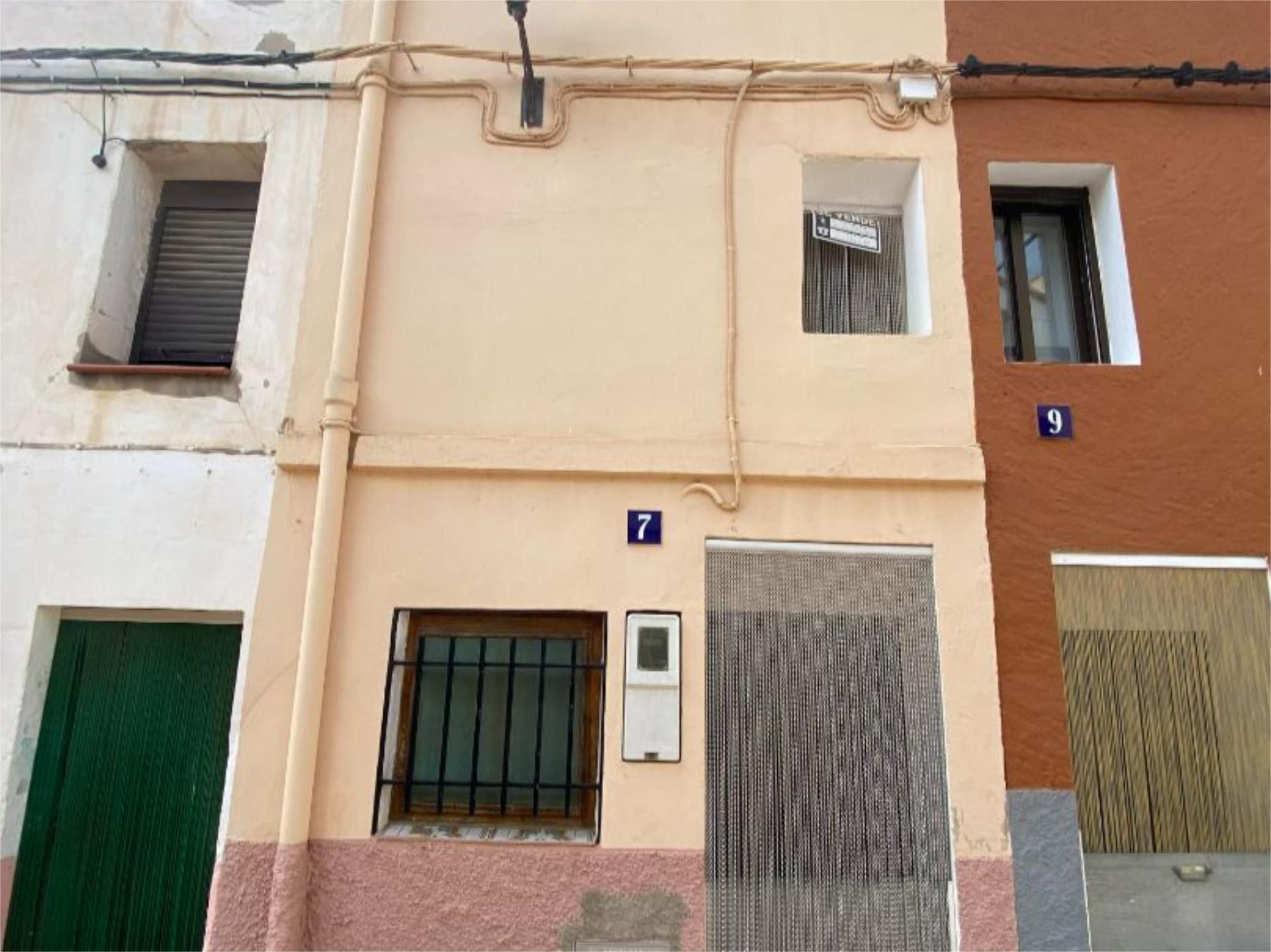 Vista exterior de Casa adosada en venda en Atzeneta del Maestrat amb Traster i Moblat