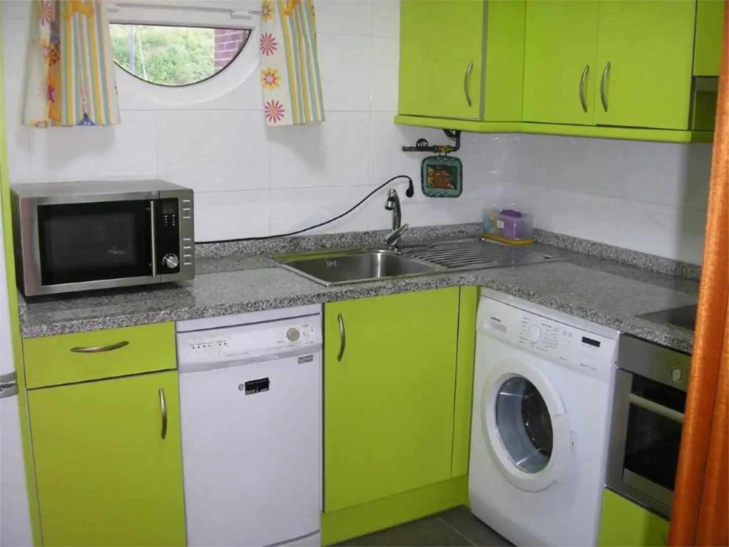 Wohnung zum Verkauf in Calle el Buciero, 20, Santoña Küche von Wohnung zum Verkauf in Santoña mit Terrasse