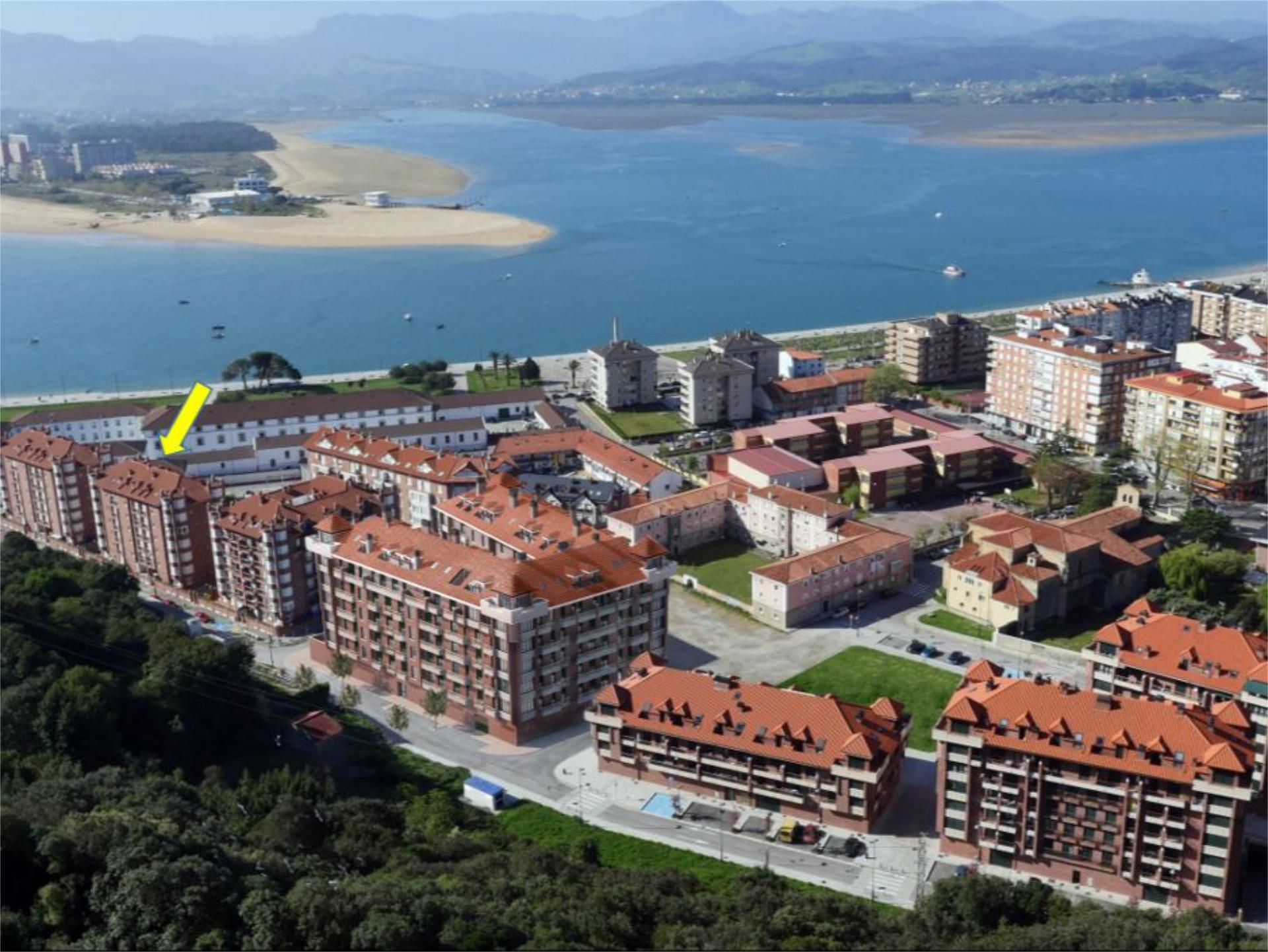 Exterior view of Flat for sale in Santoña  with Heating, Parquet flooring and Terrace