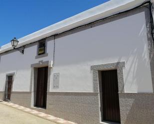 Vista exterior de Casa adosada en venda en Calzadilla de los Barros amb Terrassa i Balcó