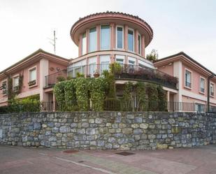 Vista exterior de Casa o xalet en venda en Hondarribia amb Aire condicionat, Terrassa i Balcó