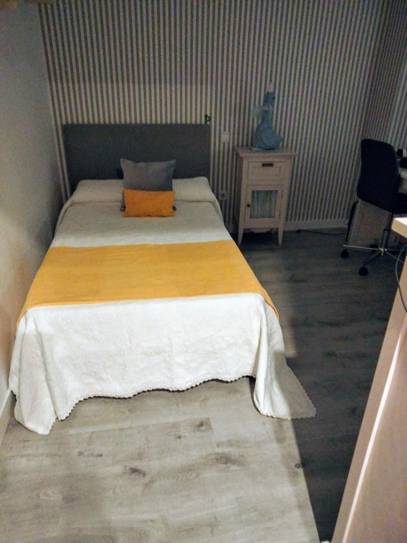 Dormitori de Pis en venda en Cuenca Capital amb Aire condicionat