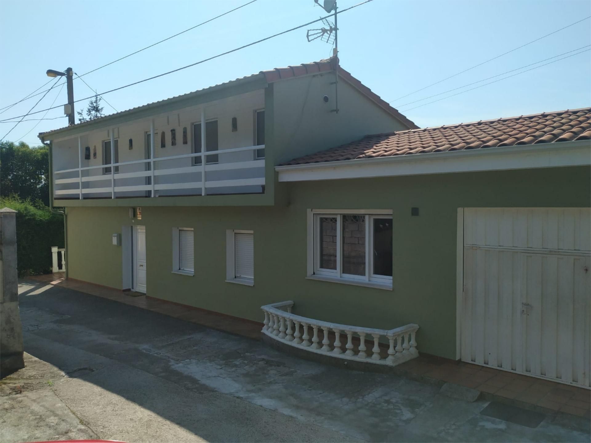 Vista exterior de Casa o xalet en venda en Torrelavega  amb Calefacció, Jardí privat i Parquet