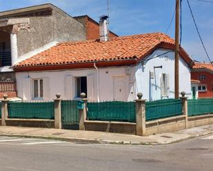 Vista exterior de Casa adosada en venda en San Andrés del Rabanedo