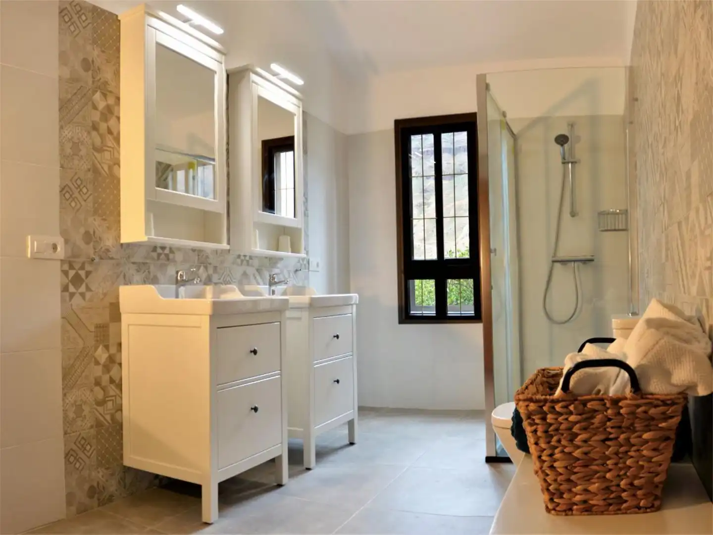 Bathroom of Houses for sale in San Bartolomé de Tirajana  with Air Conditioner, Terrace and Swimming Pool