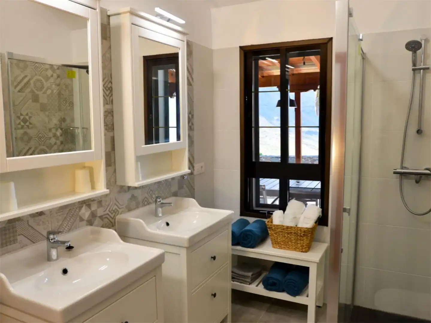 Bathroom of Houses for sale in San Bartolomé de Tirajana  with Air Conditioner, Terrace and Swimming Pool