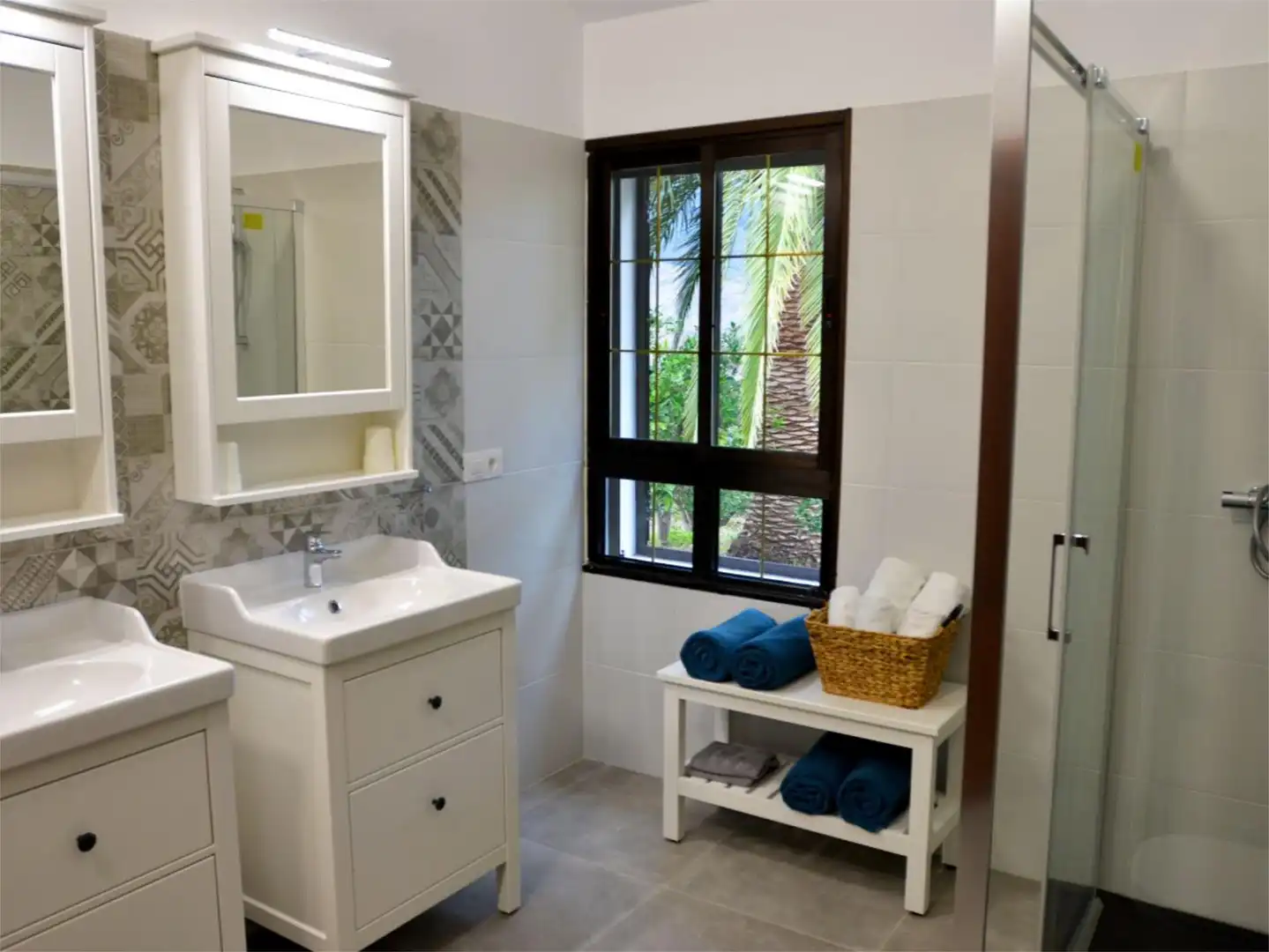 Bathroom of Houses for sale in San Bartolomé de Tirajana  with Air Conditioner, Terrace and Swimming Pool