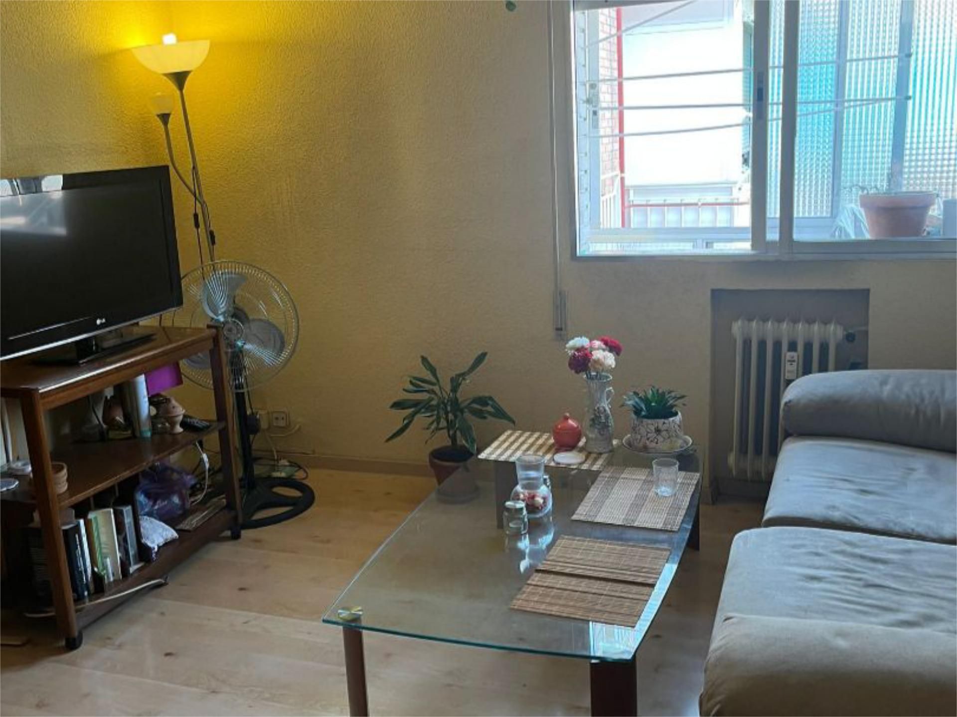 Sala de estar de Piso para compartir en  Madrid Capital con Aire acondicionado, Calefacción y Amueblado