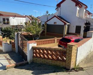Vista exterior de Casa o xalet en venda en Minas de Riotinto amb Aire condicionat, Terrassa i Balcó