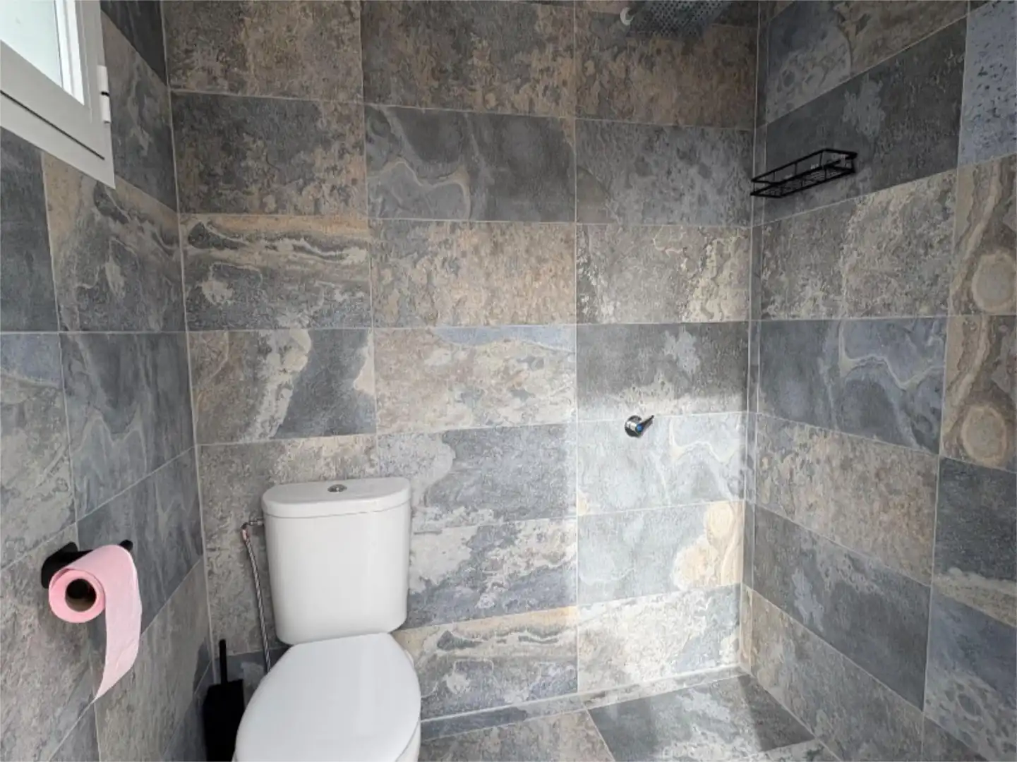 Finca rústica de alquiler en Calle Andalucia, Cómpeta Baño de Finca rústica de alquiler en Cómpeta con Aire acondicionado, Calefacción y Jardín privado