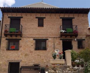 Exterior view of Single-family semi-detached for sale in Peralejos de las Truchas