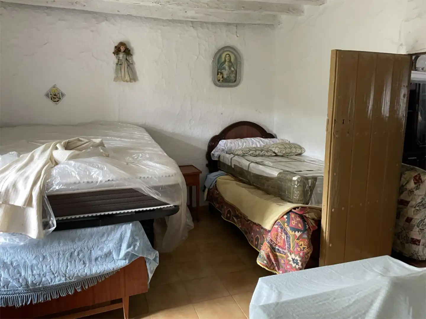 Casa adosada en venta en Calle Iglesia, 6, Parauta Habitación de Casa adosada en venta en Parauta con Jardín privado, Terraza y Amueblado