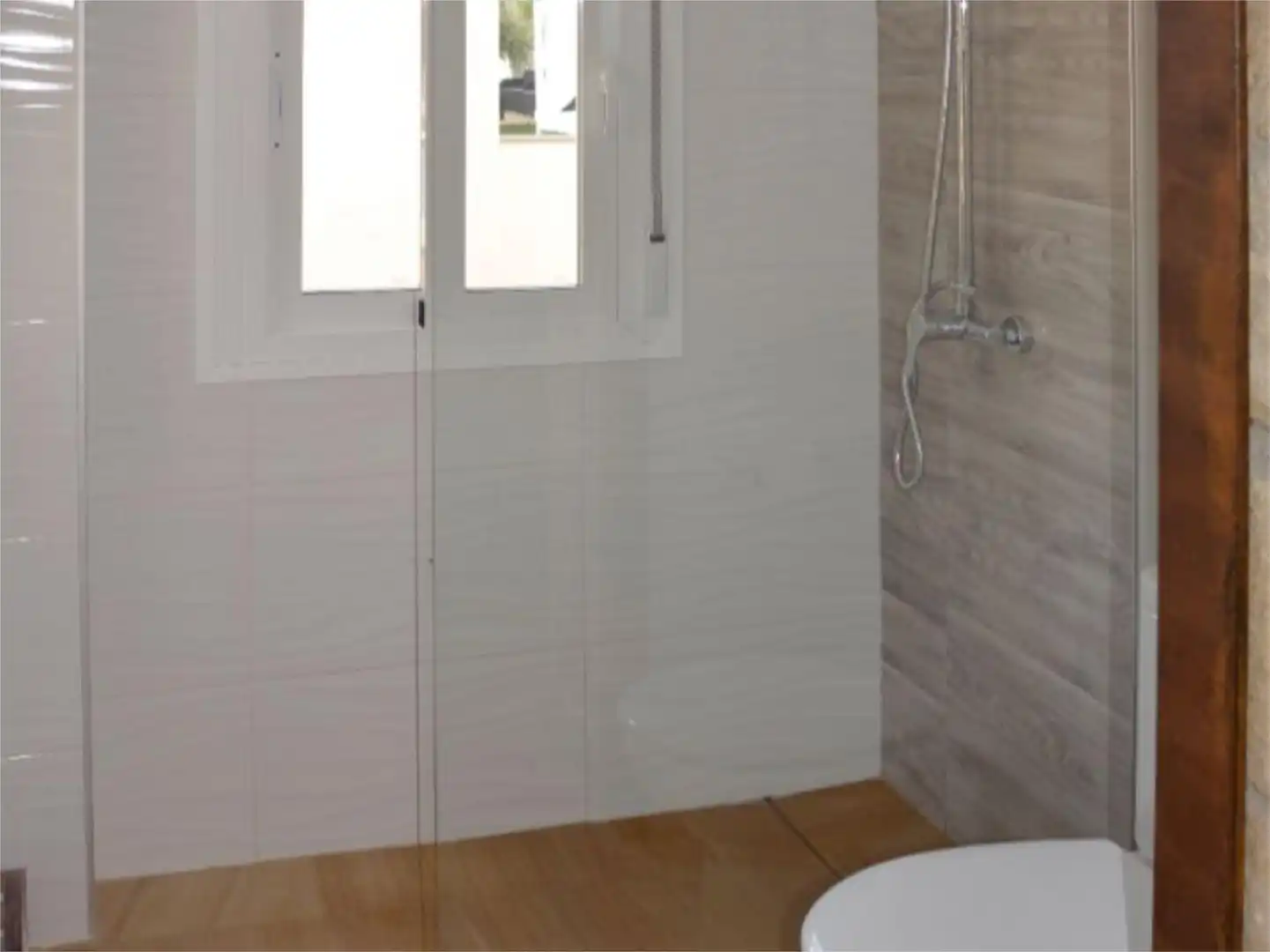Flat for rent in Carretera Obejo, 76, El Brillante -El Naranjo - El Tablero Bathroom of Flat for rent in Córdoba with Air Conditioner, Heating and Private garden