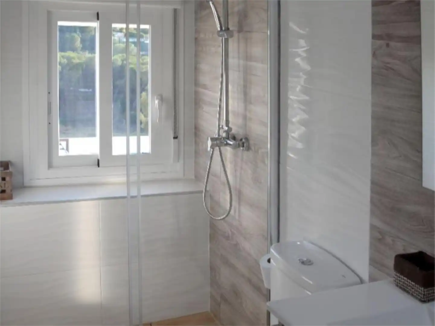Flat for rent in Carretera Obejo, 76, El Brillante -El Naranjo - El Tablero Bathroom of Flat for rent in Córdoba with Air Conditioner, Heating and Private garden