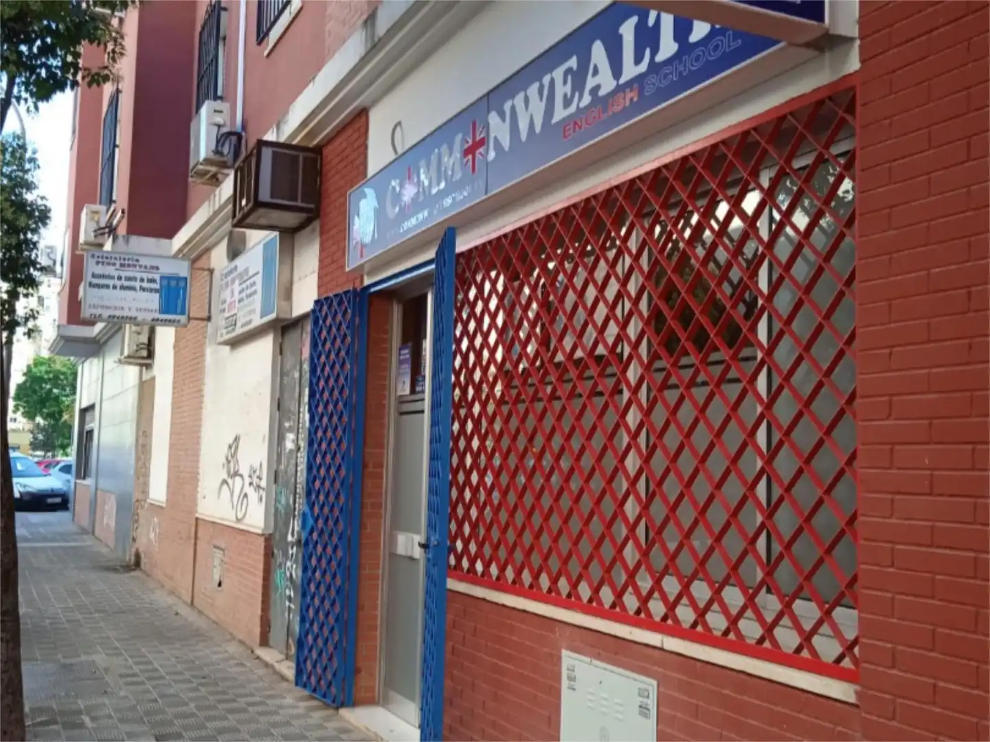 Commercial properties for sale in Calle Estrella Rigel, 1, Pino Montano - Consolación Commercial properties for sale in Sevilla with Air Conditioner and Heating