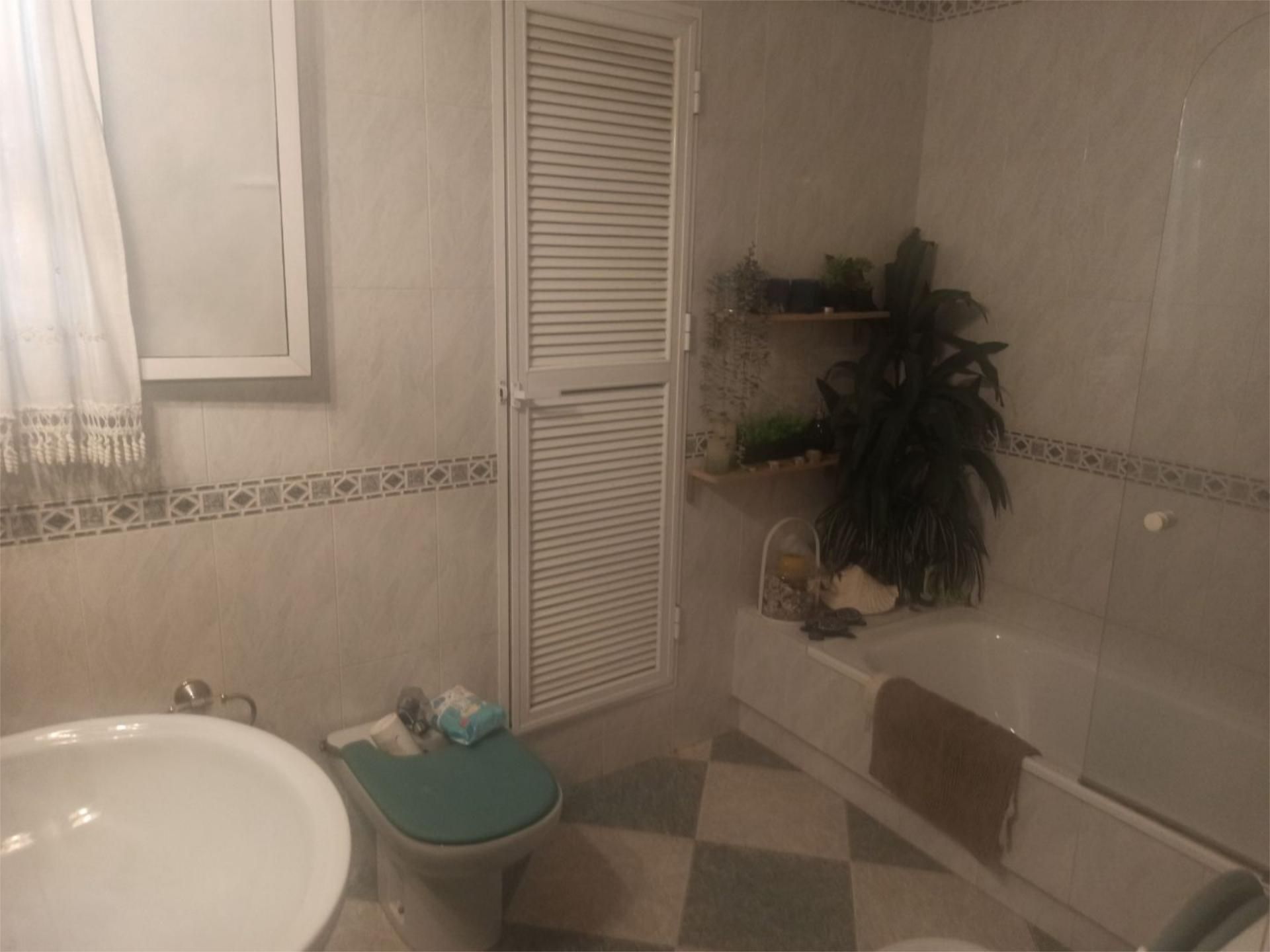 Bathroom of Flat for sale in La Palma del Condado  with Air Conditioner, Terrace and Storage room