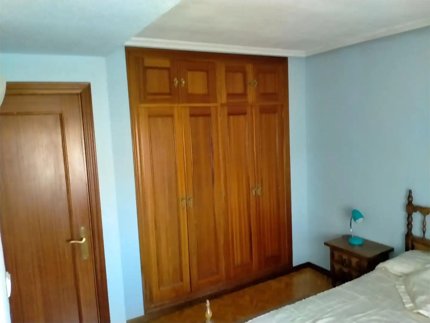 Room in Calle de Azorín, 103, Trobajo del Camino Bedroom of Flat for share in San Andrés del Rabanedo with Heating, Private garden and Parquet flooring