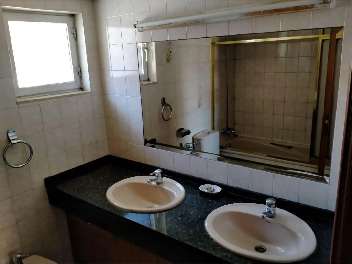 Room in Calle de Azorín, 103, Trobajo del Camino Bathroom of Flat for share in San Andrés del Rabanedo with Heating, Private garden and Parquet flooring