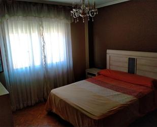 Bedroom of Flat to share in San Andrés del Rabanedo  with Heating, Private garden and Parquet flooring