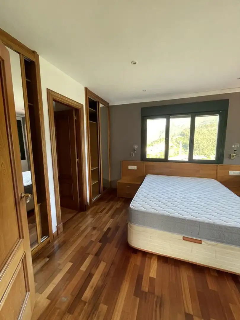 Finca rústica en venta en Lugar Junco, 29a, Ribadesella Habitación de Finca rústica en venta en Ribadesella con Terraza y Balcón