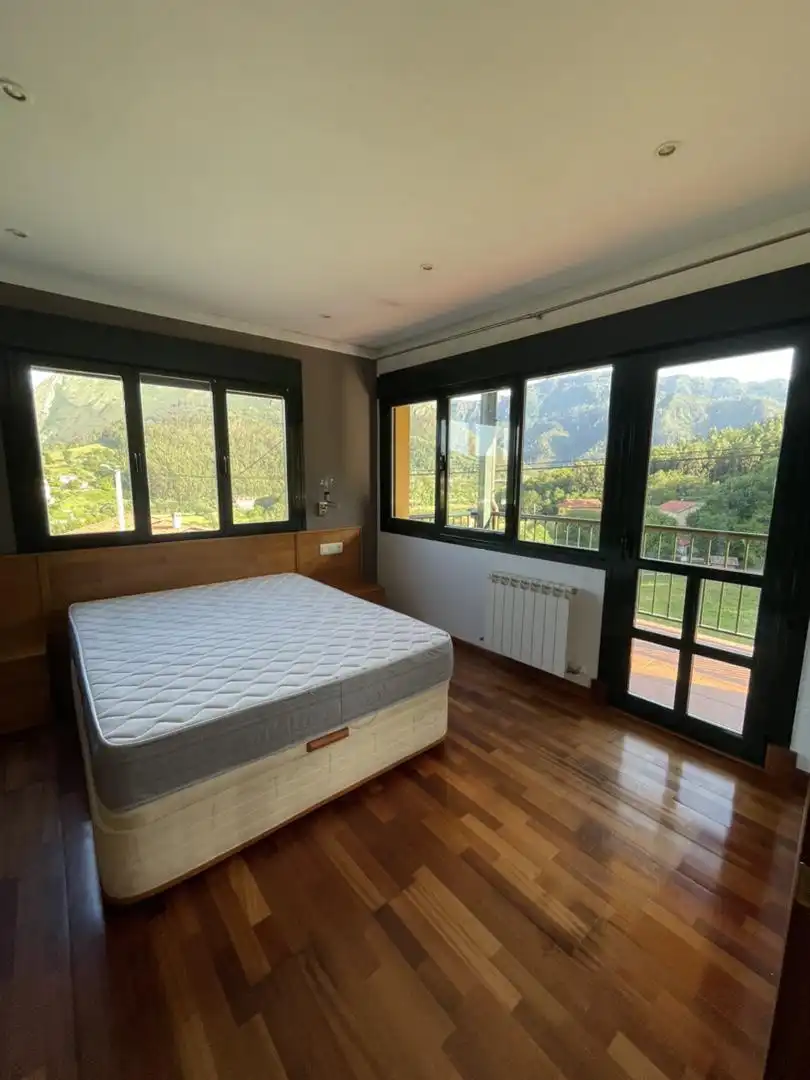 Finca rústica en venta en Lugar Junco, 29a, Ribadesella Habitación de Finca rústica en venta en Ribadesella con Terraza y Balcón