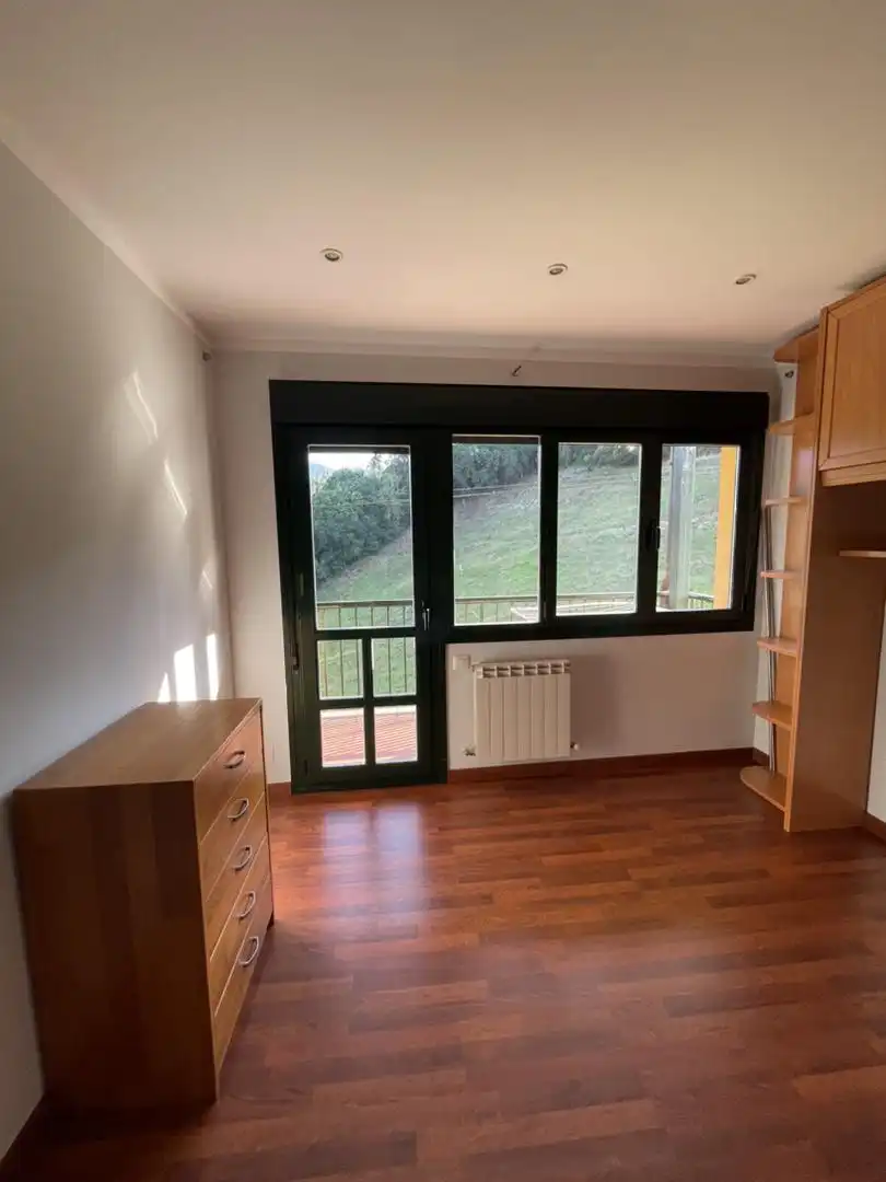 Finca rústica en venta en Lugar Junco, 29a, Ribadesella Habitación de Finca rústica en venta en Ribadesella con Terraza y Balcón