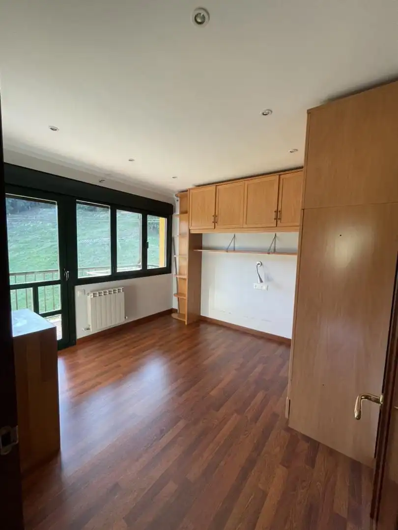 Finca rústica en venta en Lugar Junco, 29a, Ribadesella Habitación de Finca rústica en venta en Ribadesella con Terraza y Balcón
